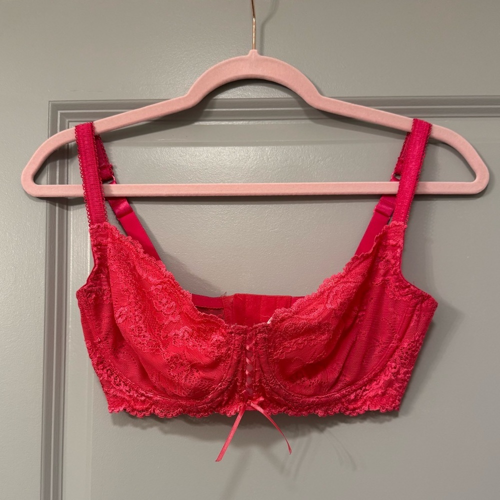 Frederick’s of Hollywood Hot Pink Lace Underwire Bra 34DD Unlined |